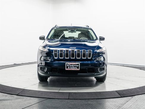 Used 2016 Jeep Cherokee Sport image 2