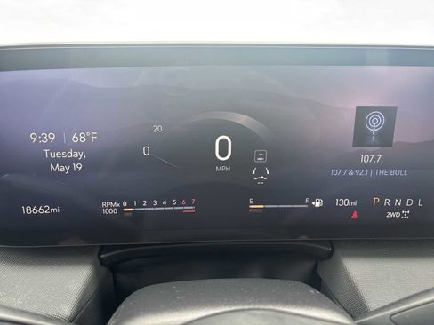 Used 2025 Buick Enclave Preferred AWD/4WD image 12