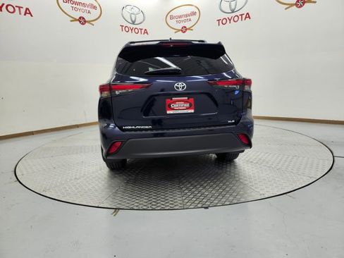 Used 2024 Toyota Highlander XLE FWD image 7