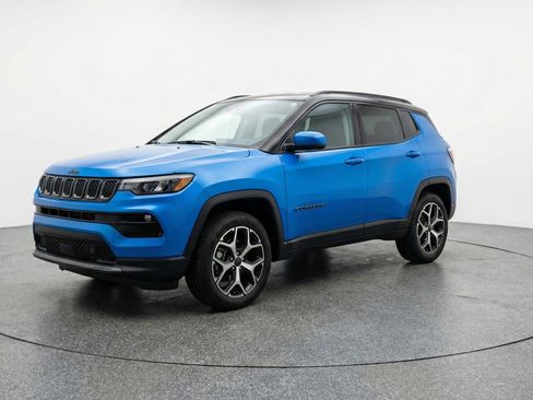 Used 2025 Jeep Compass Limited image 3