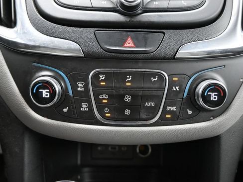Used 2021 Chevrolet Equinox LT w/ Driver Convenience Package AWD/4WD image 18