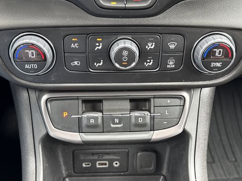 Used 2024 GMC Terrain AT4 w/ Infotainment Package II image 29