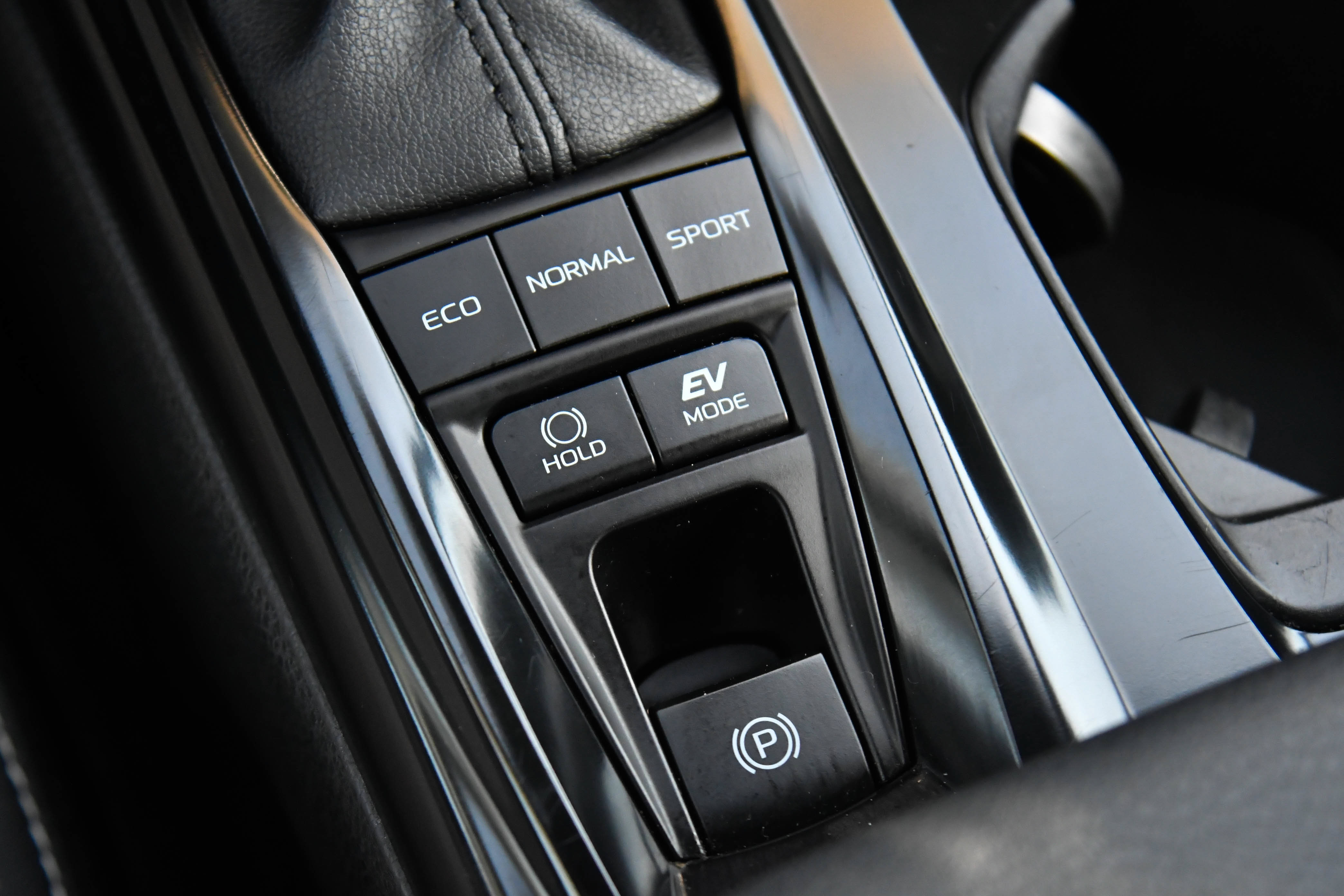 Used 2025 Toyota Camry SE FWD image 30