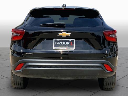 Used 2025 Chevrolet Trax LS FWD image 5
