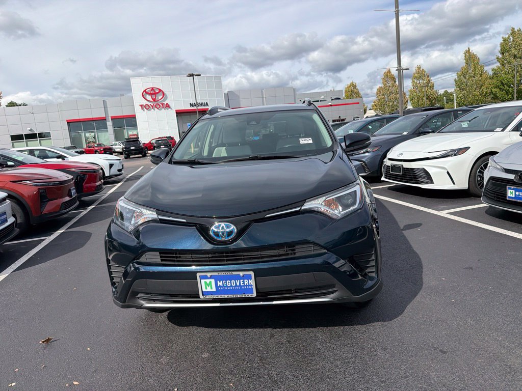 Used 2018 Toyota RAV4 LE AWD/4WD image 2