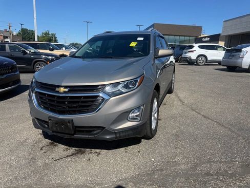 Used 2018 Chevrolet Equinox LT w/ Sun & Infotainment Package AWD/4WD image 3