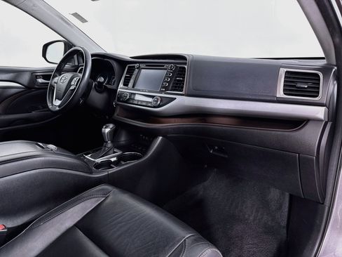 Used 2017 Toyota Highlander XLE AWD/4WD image 31