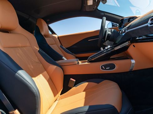 Used 2025 Aston Martin V8 Vantage Coupe RWD image 20