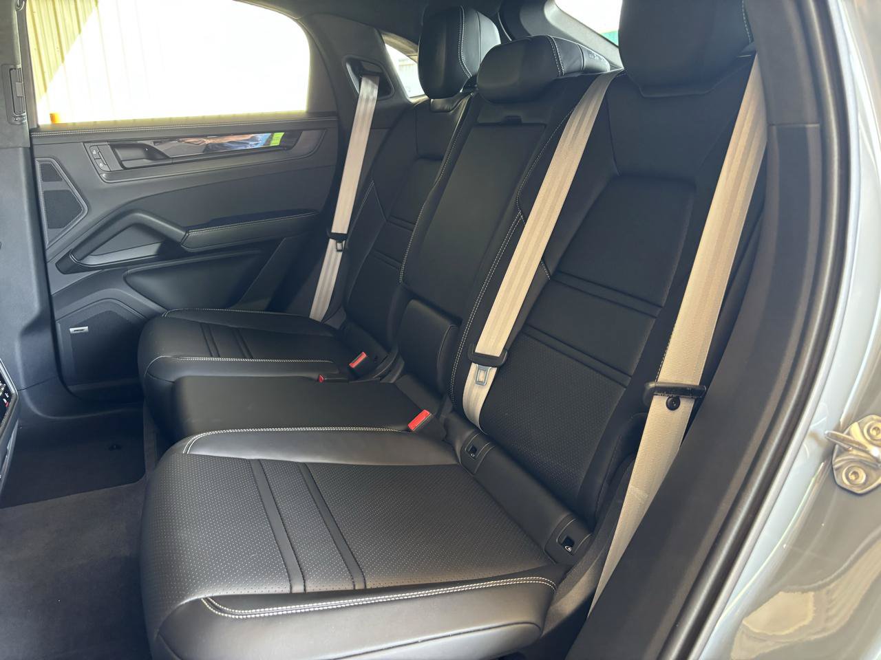 Used 2025 Porsche Cayenne GTS AWD/4WD image 28