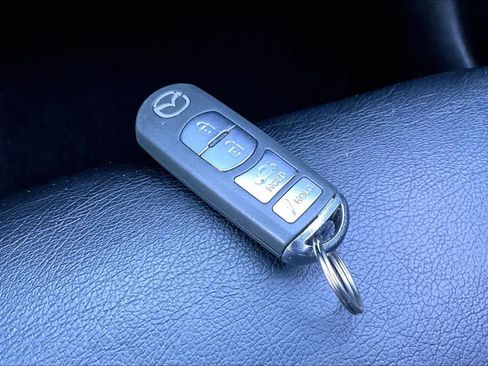 Used 2016 MAZDA MAZDA3 i Sport w/ Preferred Equipment Package image 13