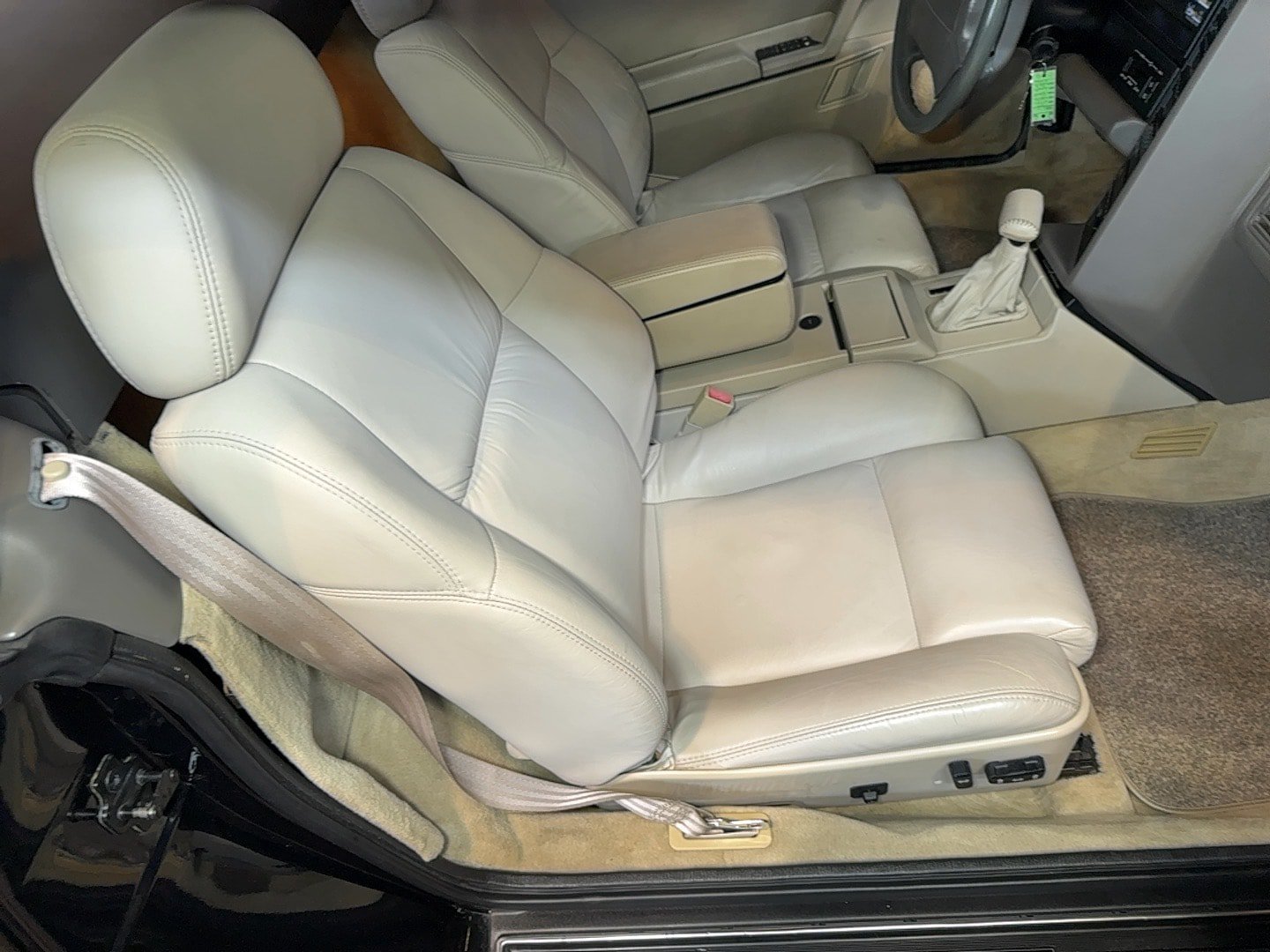 Used 1993 Cadillac Allante FWD image 64