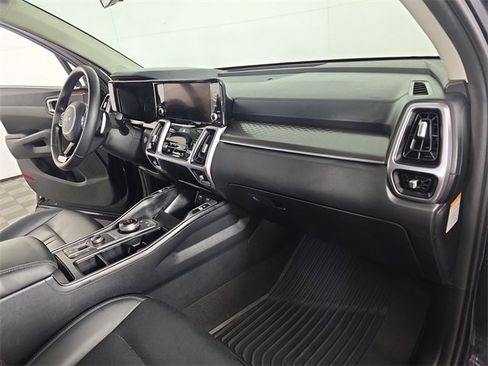 Used 2022 Kia Sorento EX w/ Panoramic Sunroof Package image 21