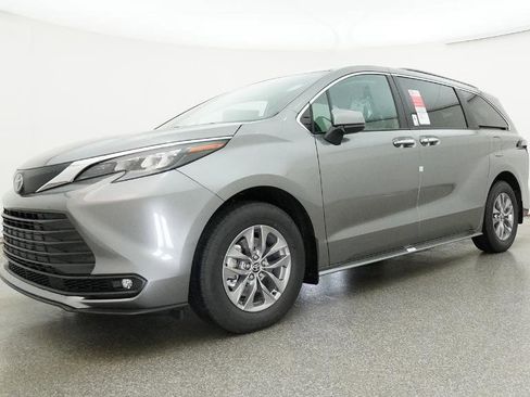 New 2026 Toyota Sienna XLE FWD image 20