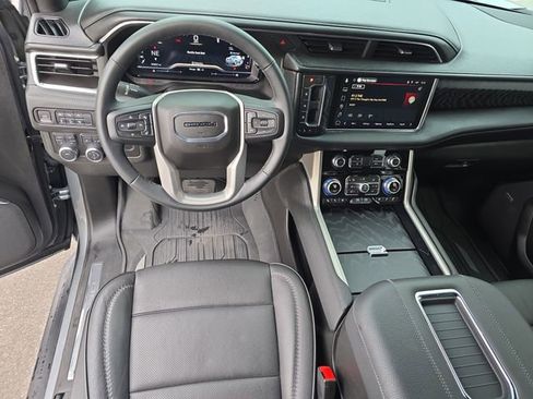 Used 2023 GMC Yukon Denali image 15