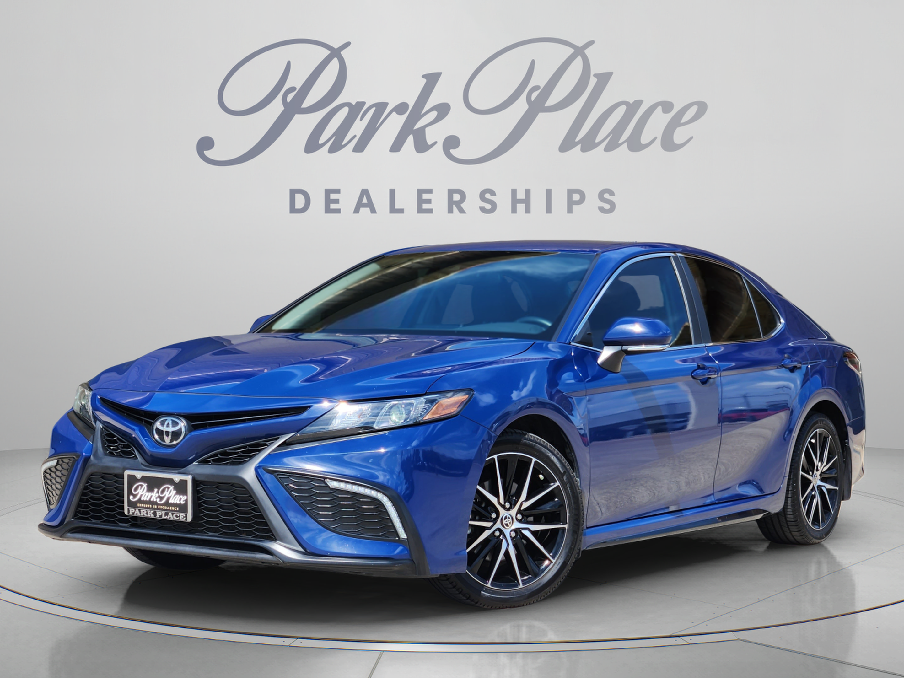 Used 2024 Toyota Camry SE FWD image 1