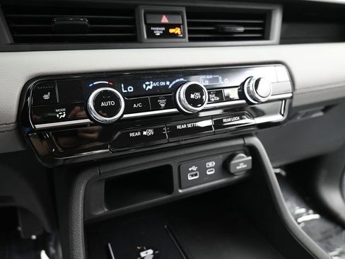 Used 2025 Honda Pilot EX-L image 26