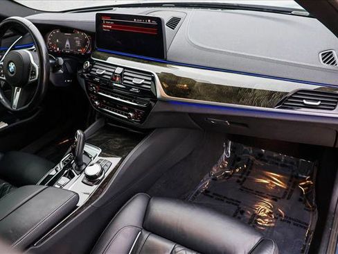 Used 2023 BMW M550i xDrive w/ Executive Package image 27