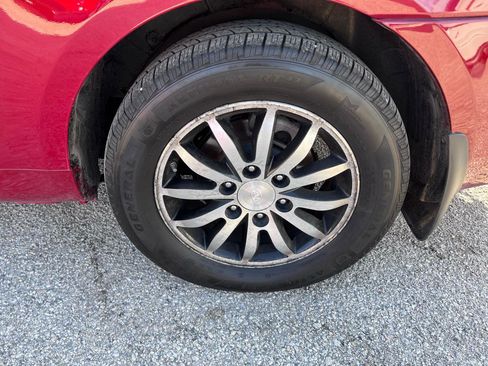 Used 2012 Kia Sedona EX image 9