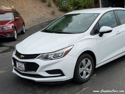 Used 2017 Chevrolet Cruze LS FWD image 32