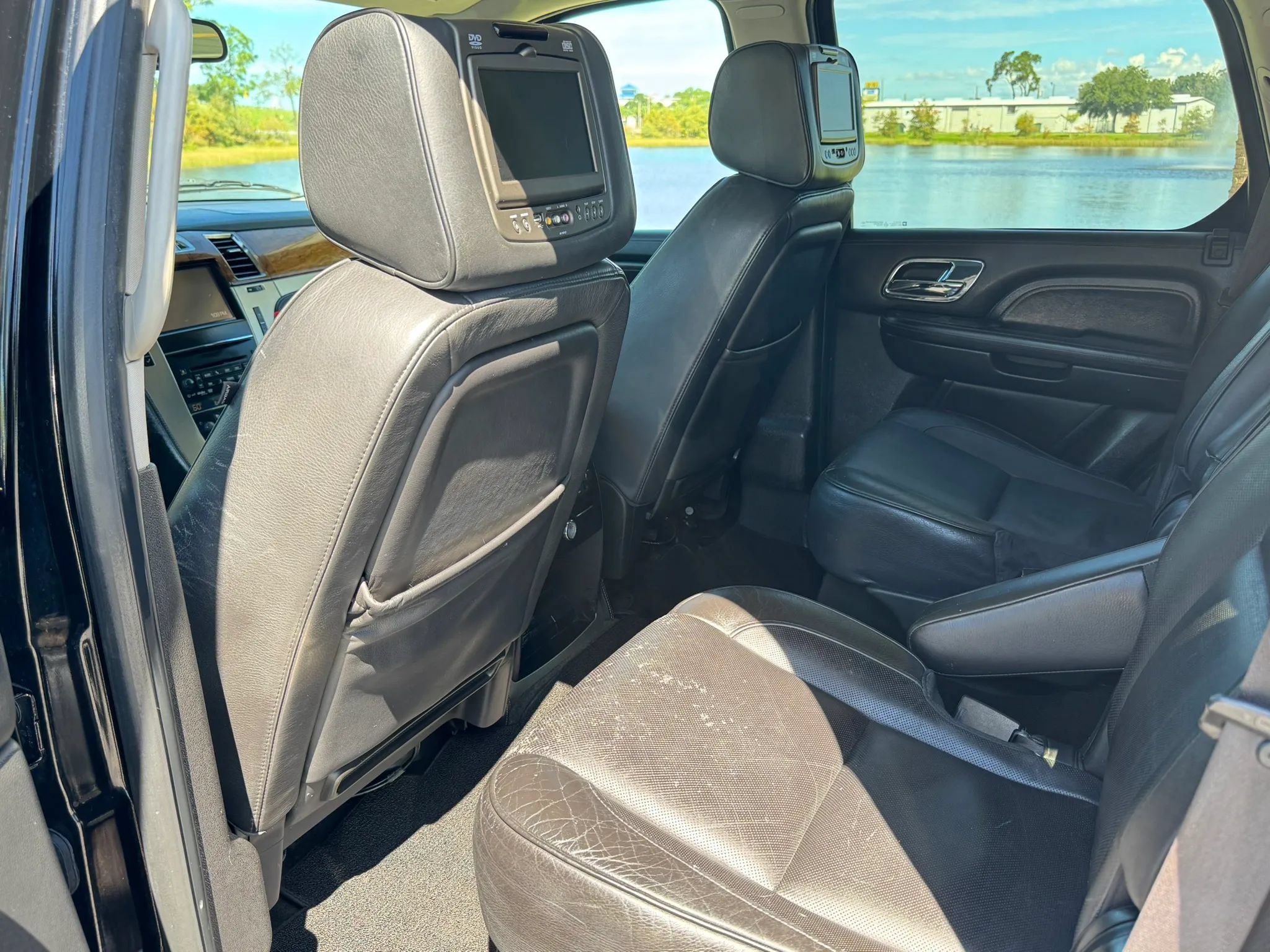 Used 2012 Cadillac Escalade Platinum RWD image 14