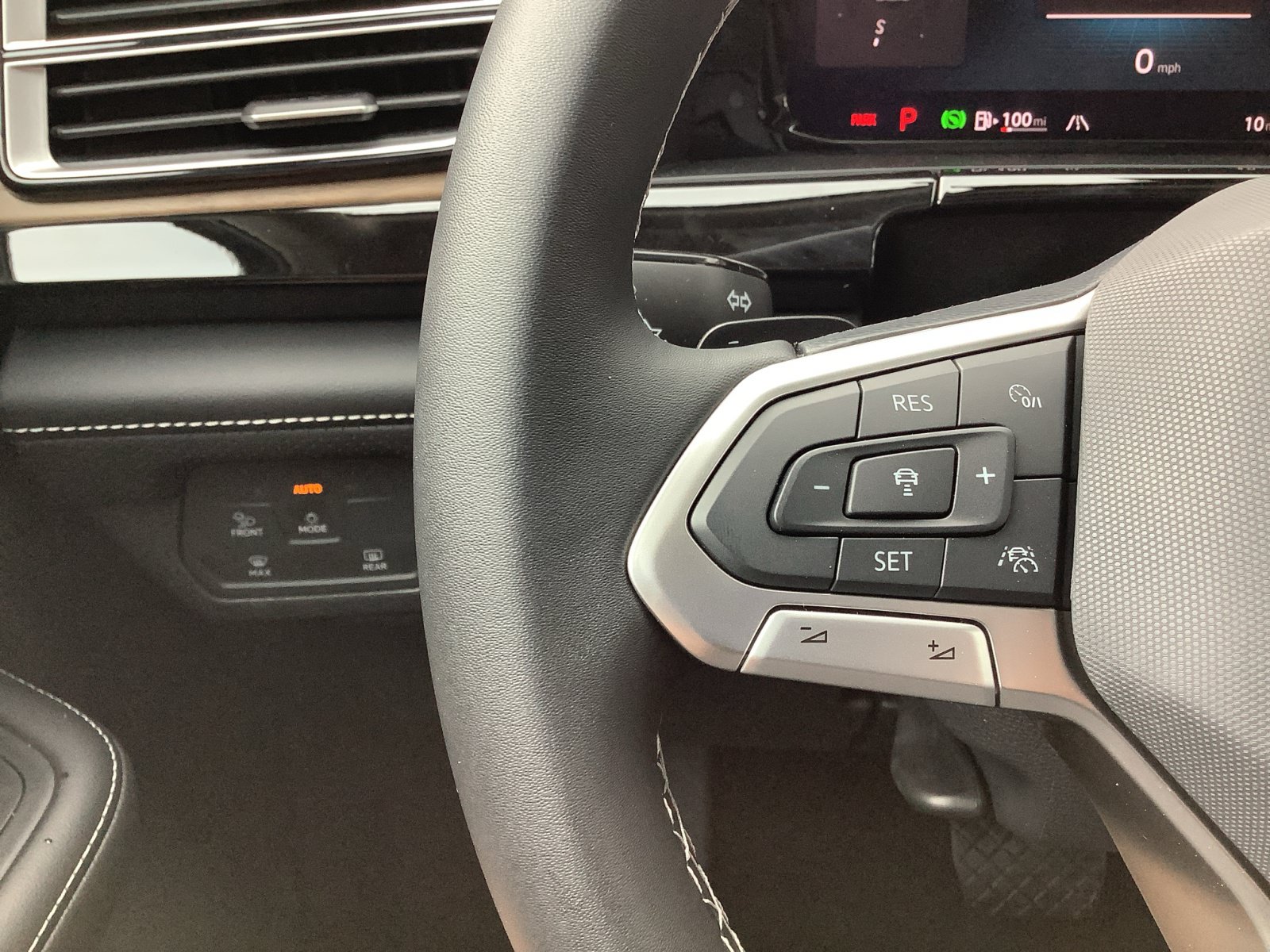 New 2025 Volkswagen Atlas SE FWD image 27
