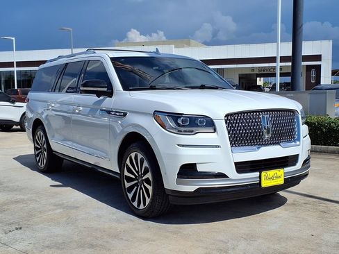 Used 2023 Lincoln Navigator L Reserve AWD/4WD image 7