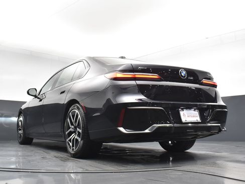 Used 2025 BMW 740i xDrive AWD/4WD image 28