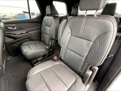 Used 2023 Chevrolet Traverse RS FWD image 19