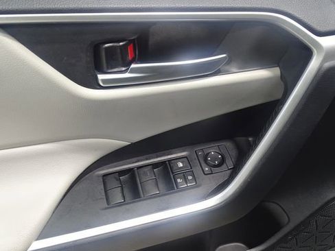 Used 2021 Toyota RAV4 XLE image 15