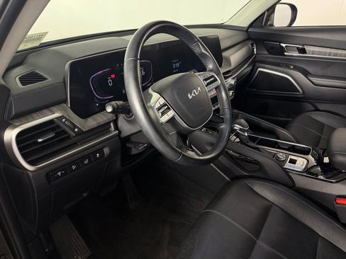 Used 2023 Kia Telluride EX w/ EX Captain's Chair Package FWD image 22