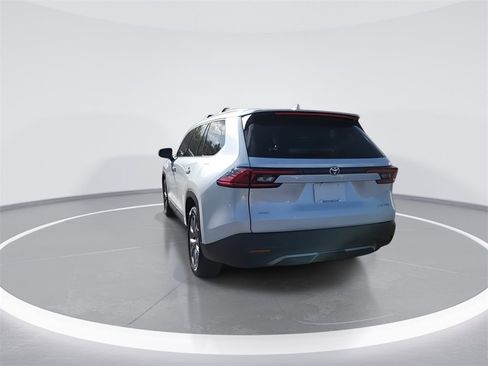 Used 2025 Toyota Grand Highlander AWD image 7