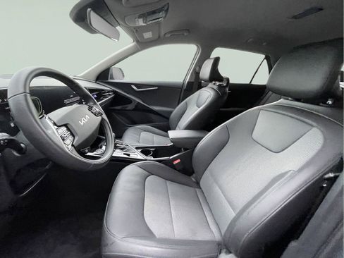 Used 2024 Kia Niro EX FWD image 13