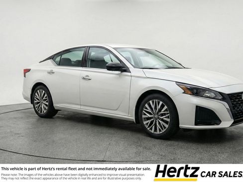 Used 2025 Nissan Altima 2.5 SV FWD image 1