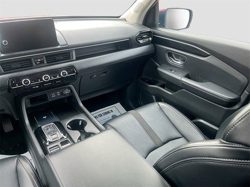 Used 2023 Honda Pilot Touring image 25