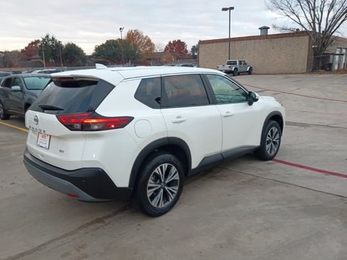 Used 2023 Nissan Rogue SV image 9