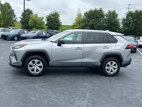 Used 2022 Toyota RAV4 LE FWD image 7