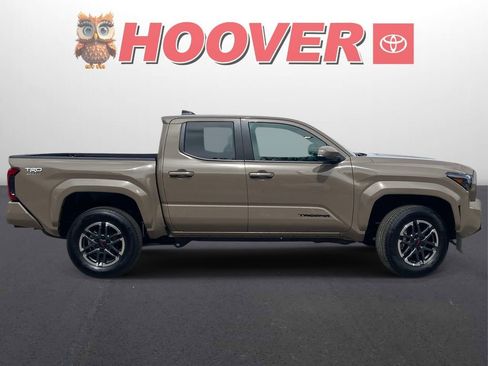 Used 2026 Toyota Tacoma TRD Sport w/ TRD Sport Upgrade Package image 2