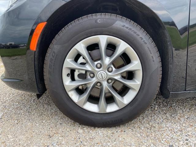 Used 2026 Chrysler Pacifica Limited FWD image 19