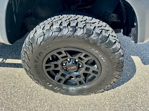 Used 2016 Toyota Tacoma TRD Sport w/ Towing Package image 33