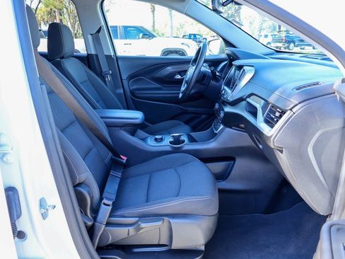 Used 2022 GMC Terrain SLE image 9