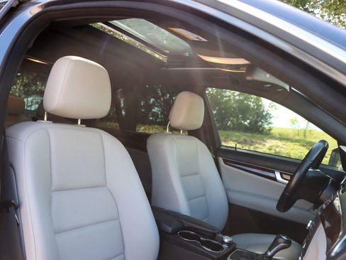 Used 2014 Mercedes-Benz C 300 4MATIC Sedan image 21