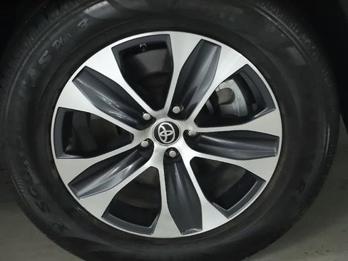 Certified 2020 Toyota Highlander XLE image 10