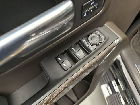 Used 2023 GMC Sierra 2500 Denali AWD/4WD image 17