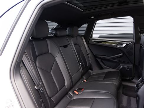 Certified 2026 Porsche Macan AWD/4WD image 30