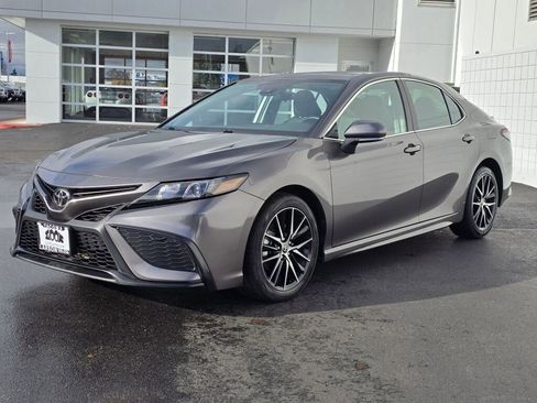 Used 2024 Toyota Camry SE image 6