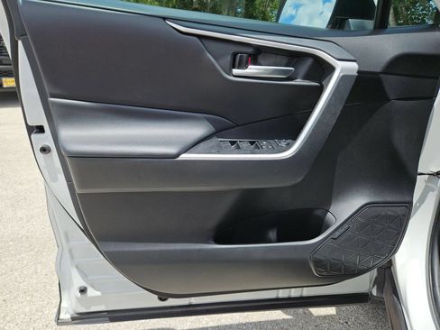 Used 2021 Toyota RAV4 XLE Premium FWD image 11