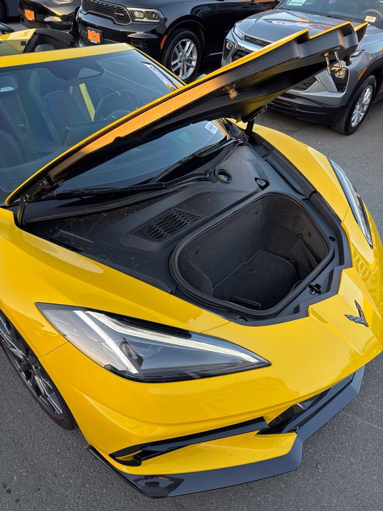 Used 2026 Chevrolet Corvette Stingray Premium Conv w/ Z51 Performance Package RWD image 41