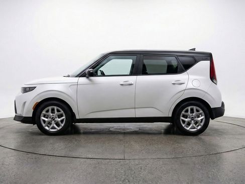 Used 2025 Kia Soul LX w/ LX Technology Package image 5