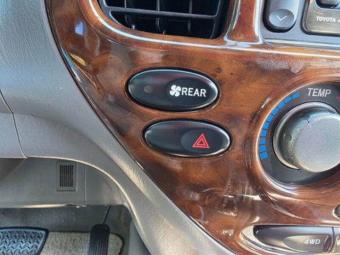 Used 2002 Toyota Sequoia Limited AWD/4WD image 38