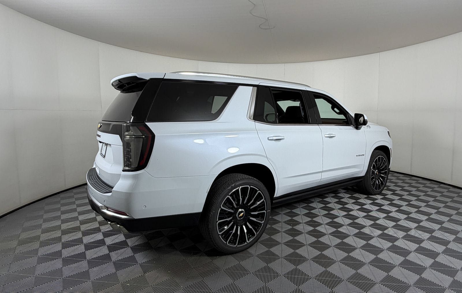 New 2026 Chevrolet Tahoe High Country AWD/4WD image 4